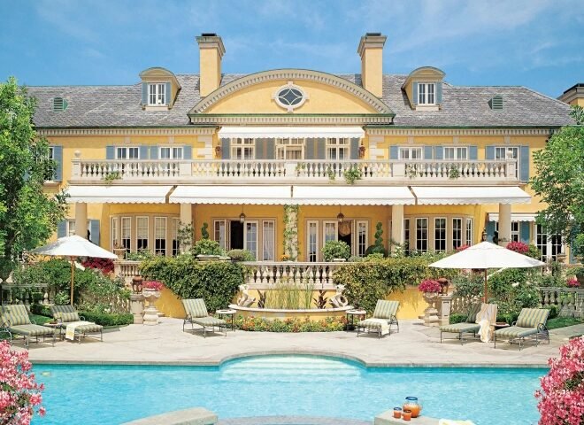 Pool side edifice of the Rod Stewart Estate